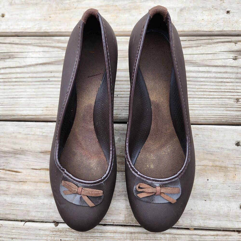 Crocs Brown Patent Leather Trim Mid Wedge Heeled Shoes w/ Bow Women's Size 9